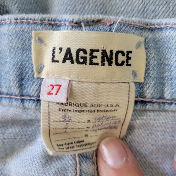 L'AGENCE // zoe perfect fit light blue denim wash cut off shorts in powder